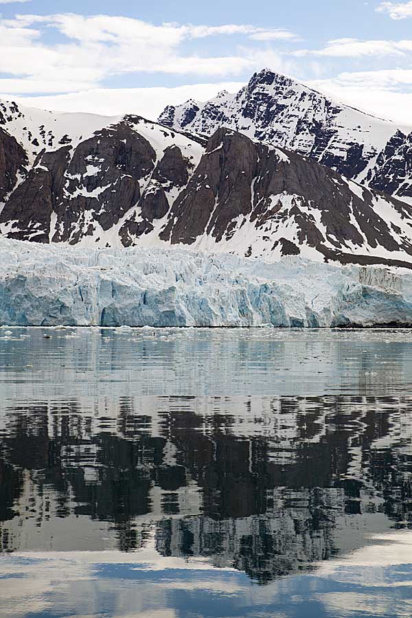 Mountain range and glacier in bay.