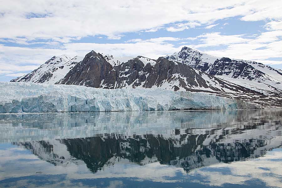 Mountain range and glacier in bay.